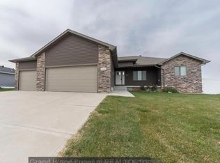 2104 Ebony Ln, Grand Island, NE 68803