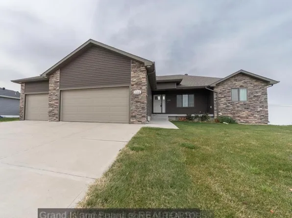2104 Ebony Ln, Grand Island, NE 68803