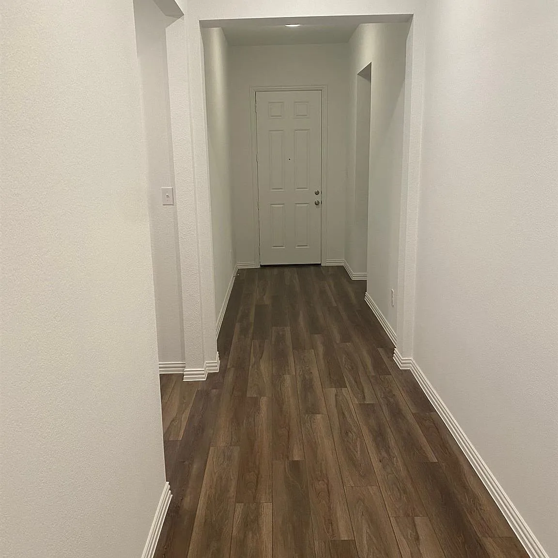 4 bed, 1992 sqft, $2,600 — Photo 2