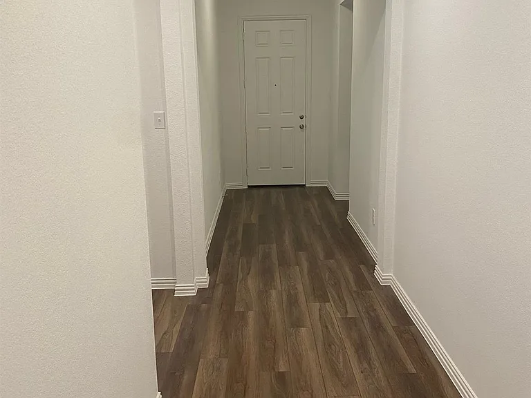 1613 Pine Valley Dr — Photo 2