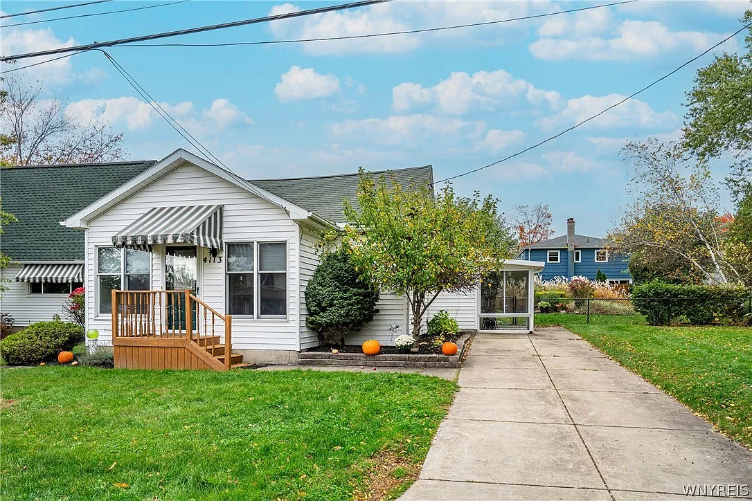 2 bed, 1.0 bath, 1372 sqft, $1,700 — Photo 2