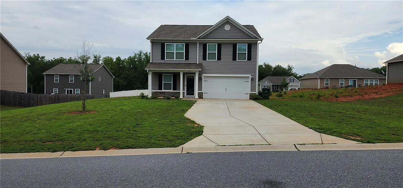 5 bed, 3.0 bath, 2241 sqft, $2,600 — Photo 4