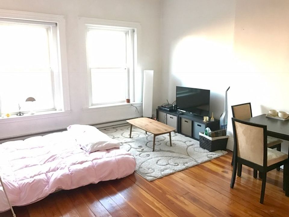 1st image of 1077 Beacon St APT 10
