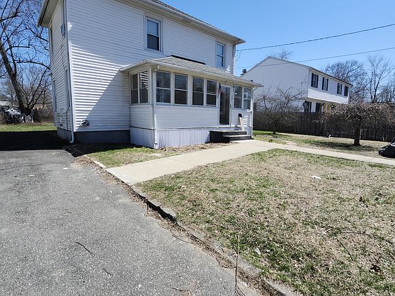 2nd image of 137 Cobb St