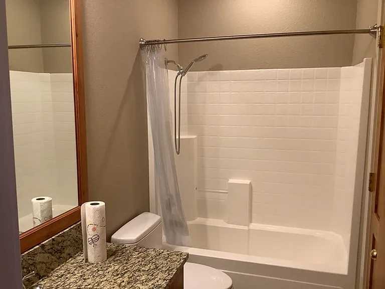 1054 Lincoln Ln — Photo 8