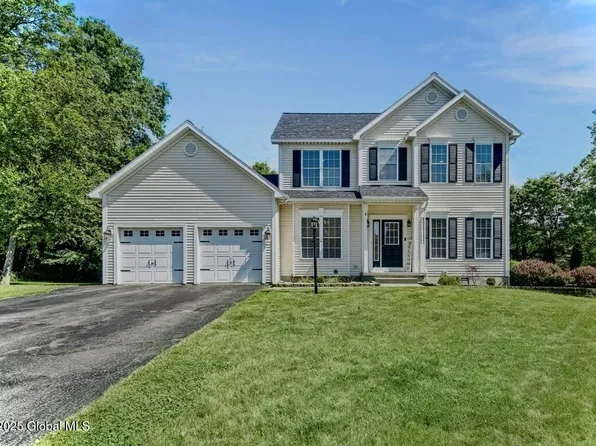 9 Meadow Run, Clifton Park, NY 12065