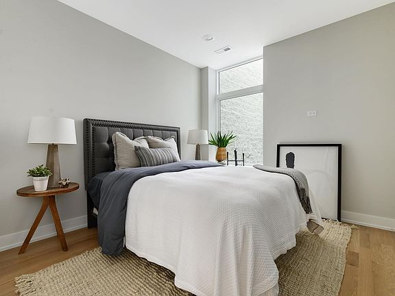 5th image of 3208 N Southport Ave #Penthouse 3