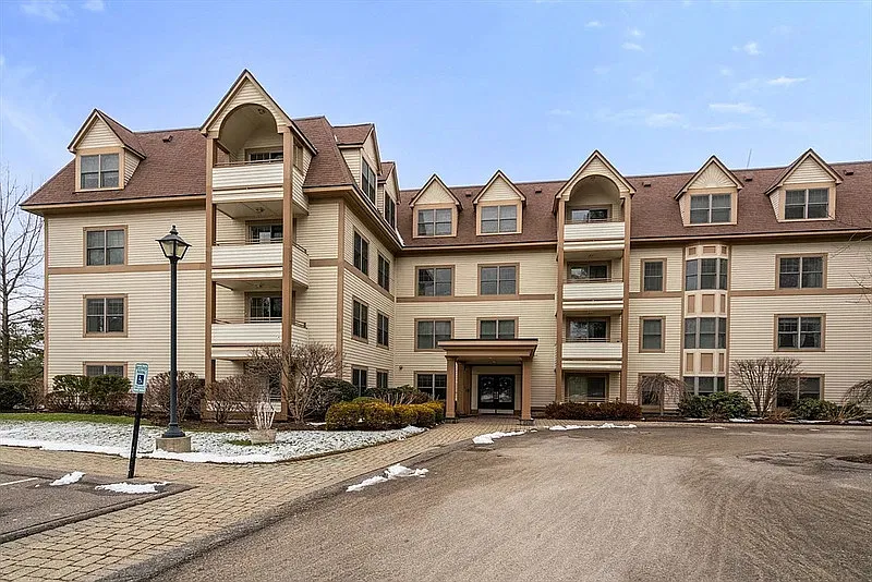 12 Russell Rd #404