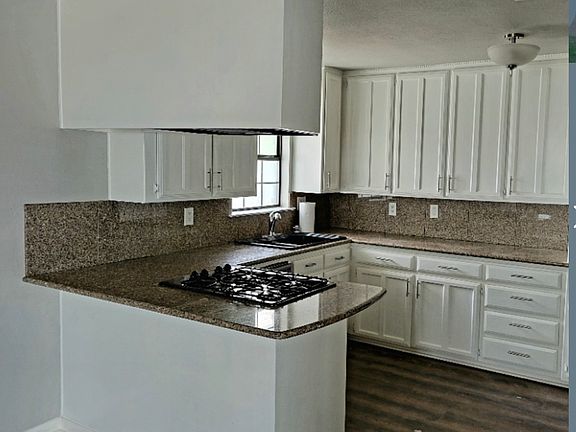 3rd image of 4400 Hodgkins Rd
