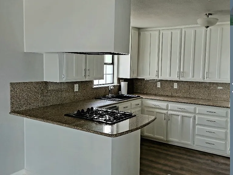 4400 Hodgkins Rd — Photo 3