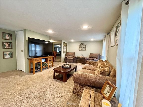 3rd image of 105 Shenandoah Dr