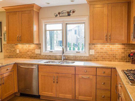 5th image of 32373 Birchwood Ln