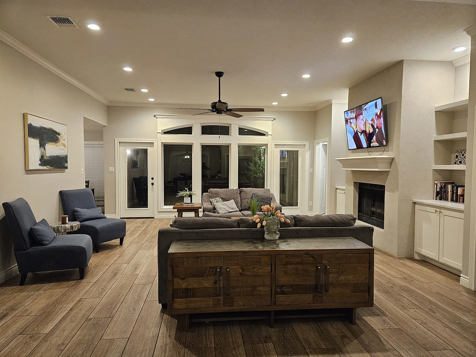4 bed, 2526 sqft, $3,000 — Photo 2
