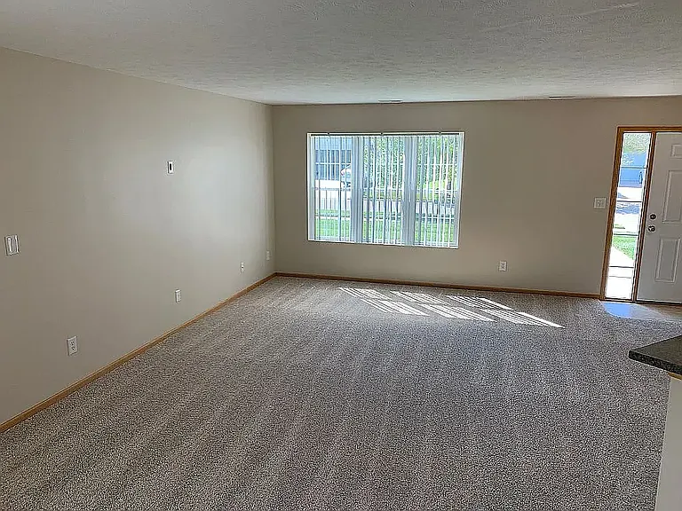 838 Lamont Dr — Photo 7