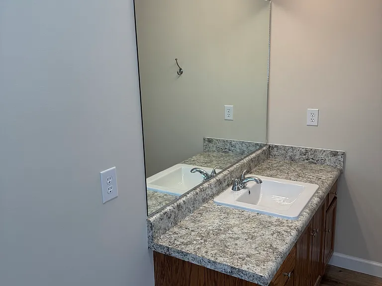5 S Heathrow Dr NW — Photo 12