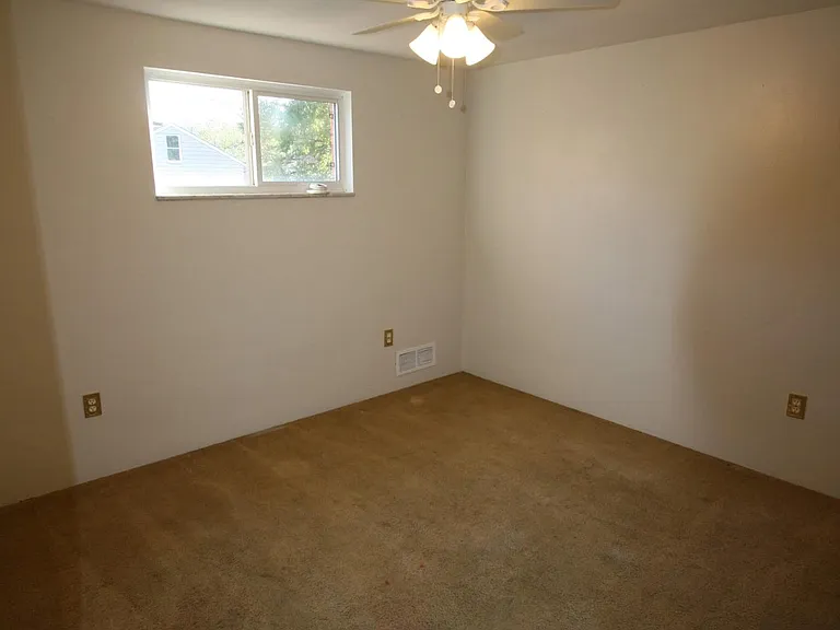 211 W Cherryhill St #2 — Photo 8
