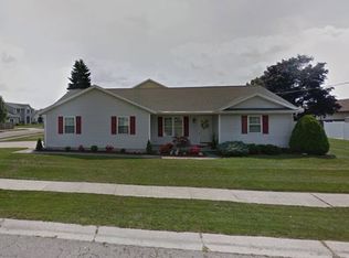 702 Valleyview Dr, Bellevue, OH 44811