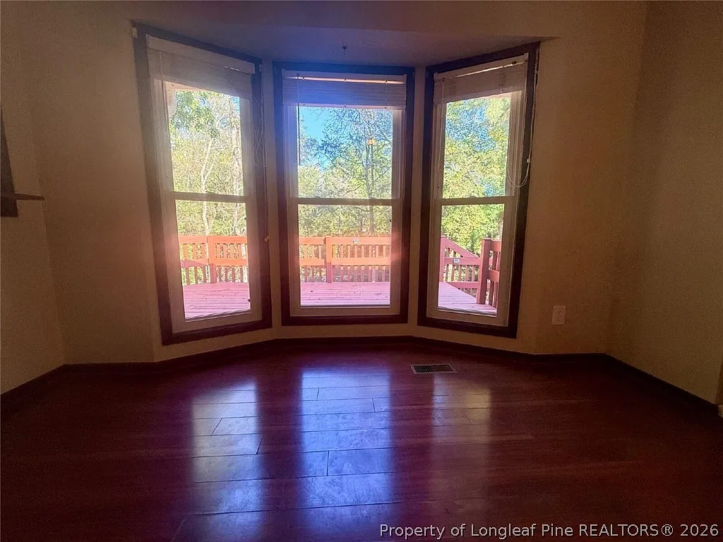 3 bed, 2.0 bath, 2200 sqft, $1,450 — Photo 4