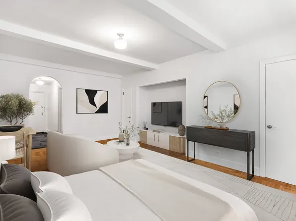 307 East 44th Street image 3 of 27