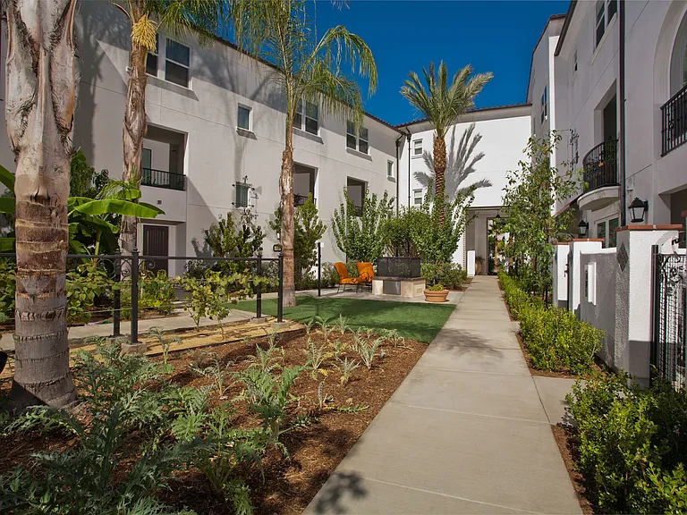 Santa Barbara At Rancho Cucamonga — Photo 19