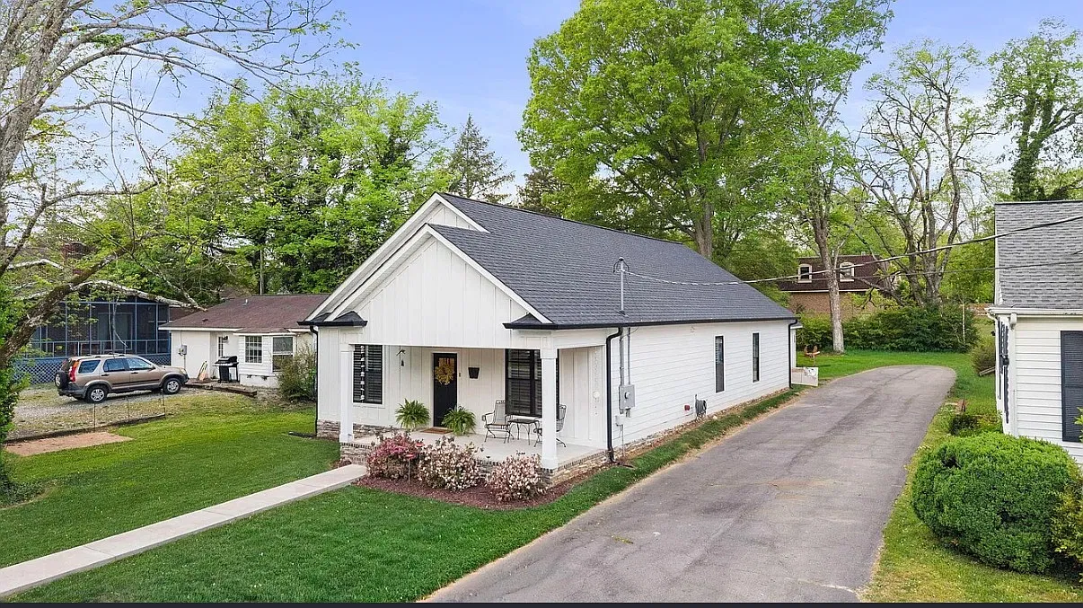 3 bed, 1800 sqft, $2,500 — Photo 2