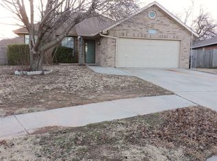 1224 NE 8th St, Moore, OK 73160
