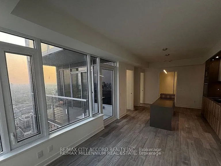 11 Yorkville Ave #3409 — Photo 2