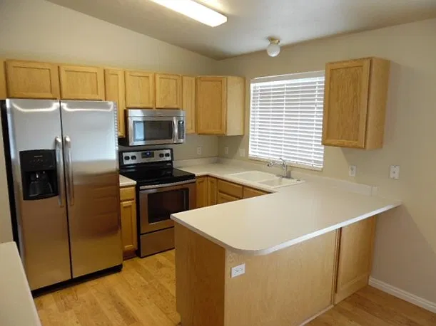 4 bed, 3.0 bath, 1660 sqft, $2,500 — Photo 2