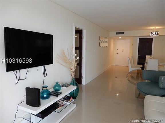 4th image of 18051 Biscayne Blvd #4021