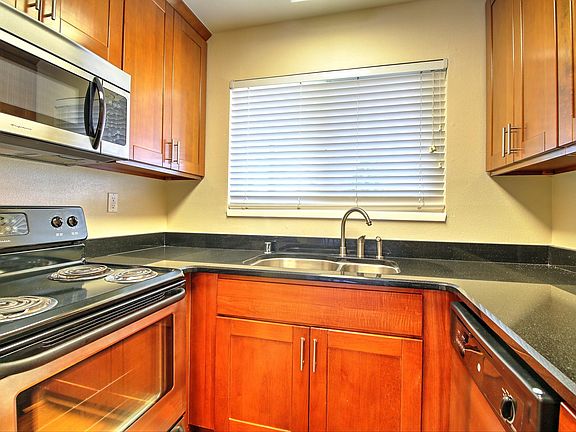 5th image of 2333 Eastridge Ave APT 4
