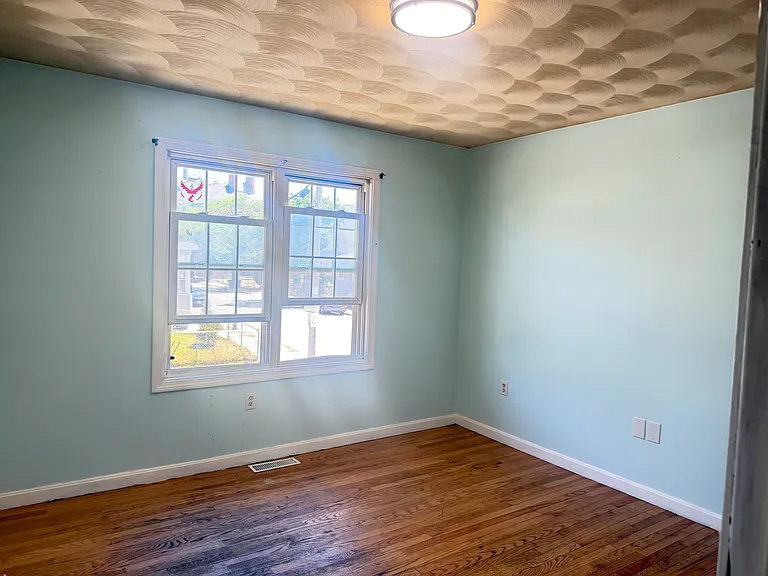 319 Indiana Ave — Photo 11