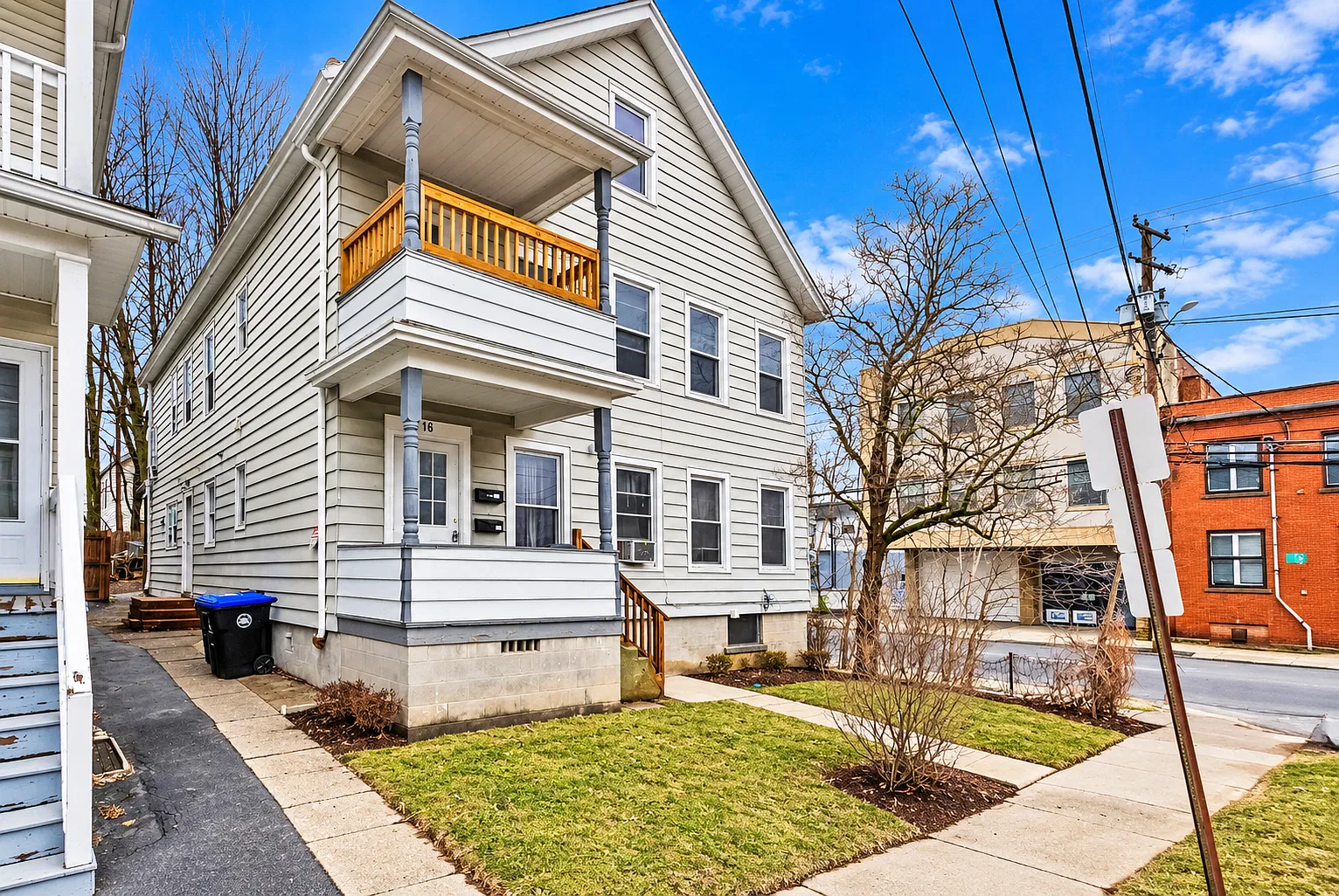 3 bed, $1,975 — Photo 1