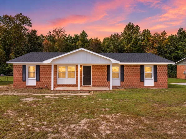 1005 Dianne Cir, Spring Lake, NC 28390