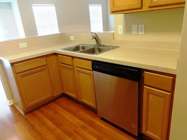 4 bed, 2.5 bath, 2000 sqft, $2,770 — Photo 3