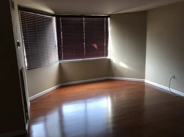 1040 Harmon Cove Tower image 5 of 15