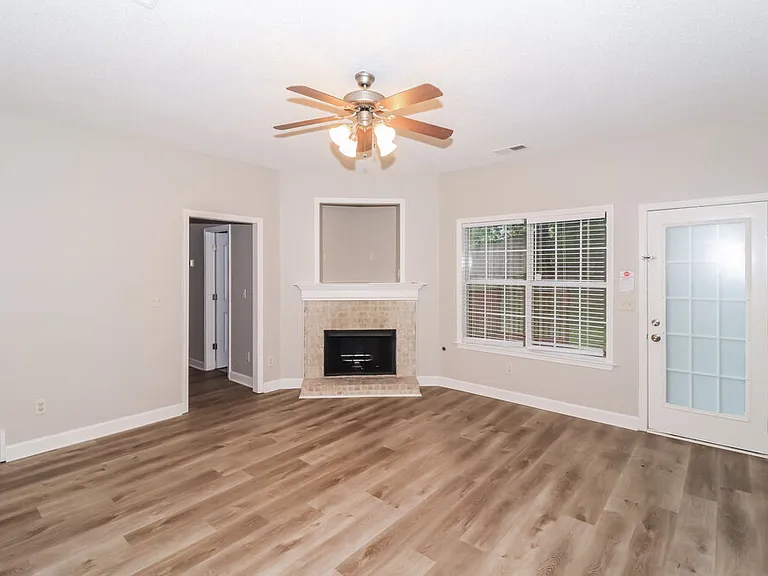 1140 Casentino St — Photo 5
