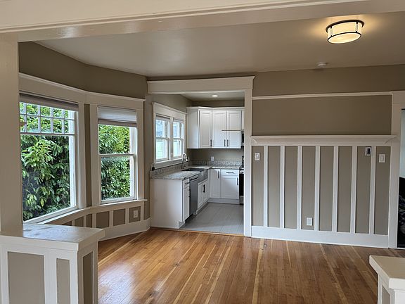 5th image of 902 Washington Ave #2SINCLAIR