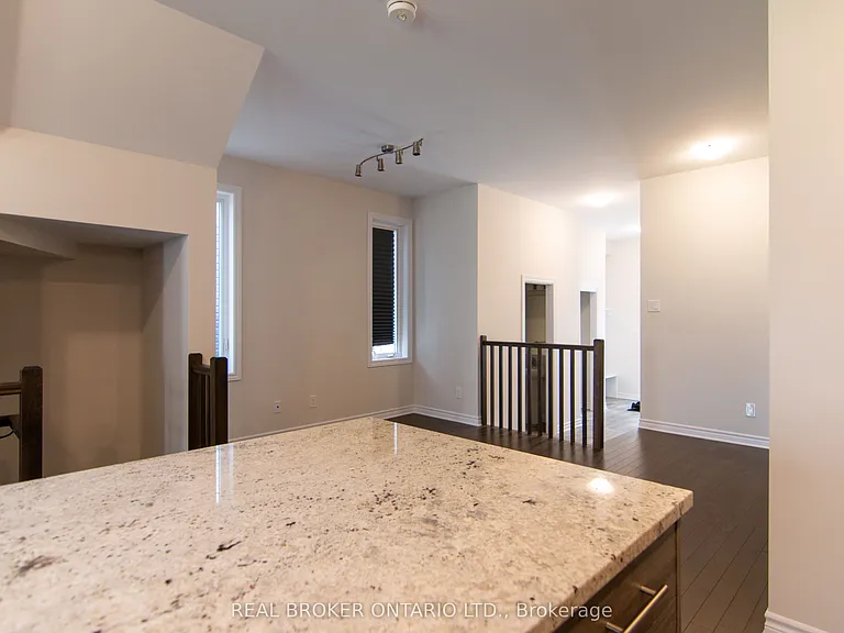 1022 Kijik Cres — Photo 4