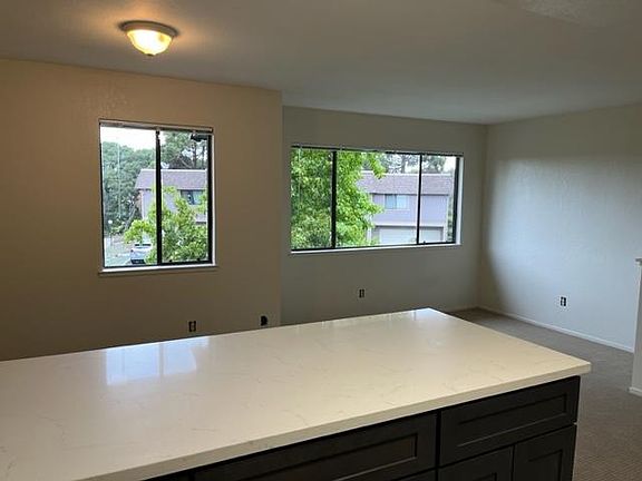 3rd image of 47 Parkview Terrace Dr