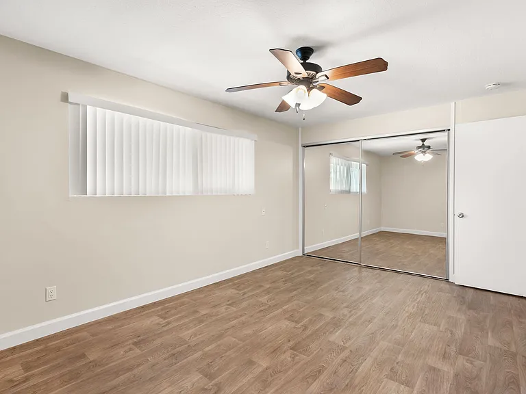 Canoga Variel Apartments- Canoga Park, CA — Photo 11