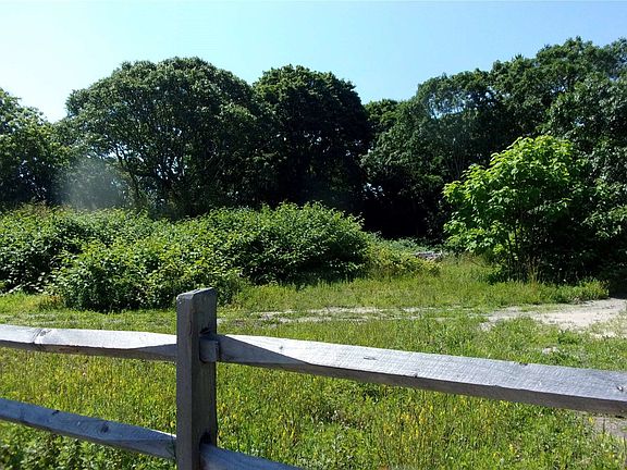4th image of 161 Montauk Hwy