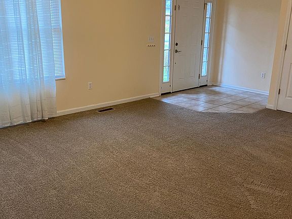 3rd image of 776 Skyline Dr