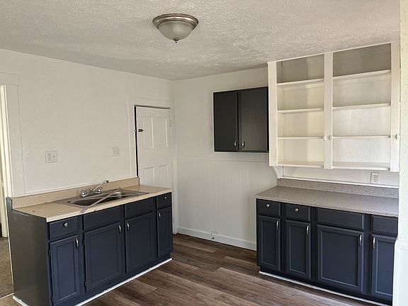 3rd image of 8207 Goodman Ave