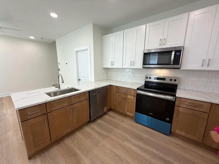 327 Roxborough Ave #1 — Photo 2