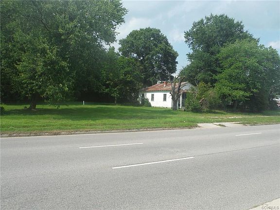 3rd image of 3211 Woodlawn St