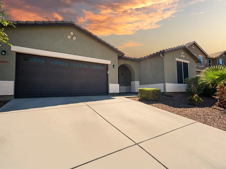 18433 W Sunnyslope Ln — Photo 28