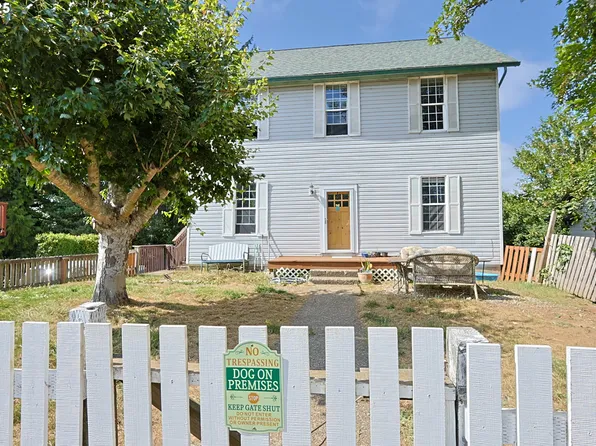 1048 Elrod Ave, Coos Bay, OR 97420