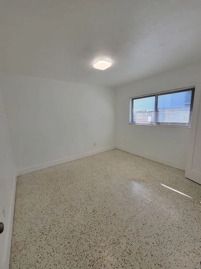 600 SW 10th Street — Photo 4