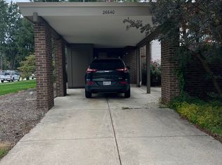 26640 N Park Blvd, Olmsted Falls, OH 44138