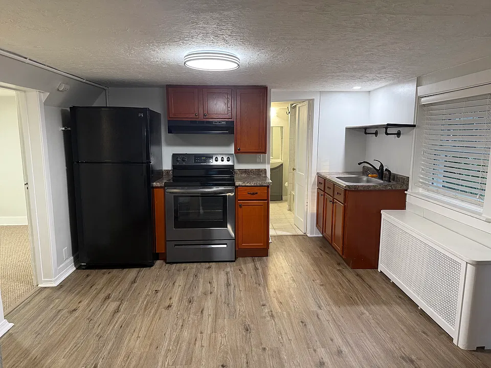 1925 Clinton Ave